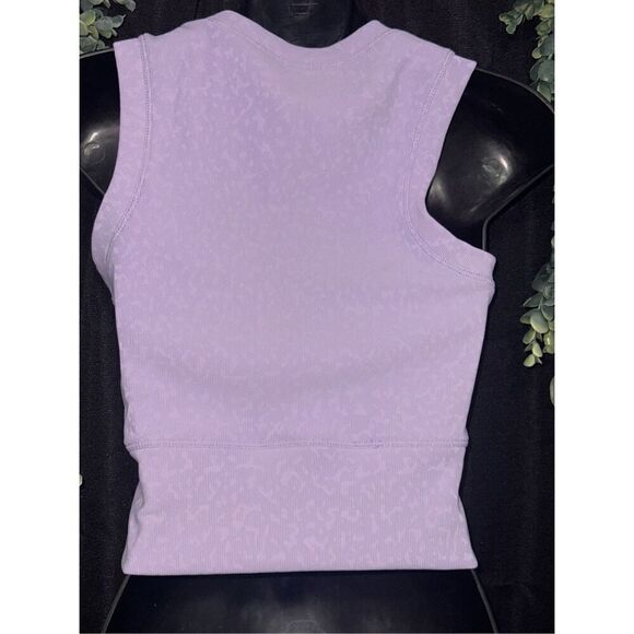 Beautiful WOMEN Move theory purple unique texture and pattern contour tank top. - Picture 4 of 6